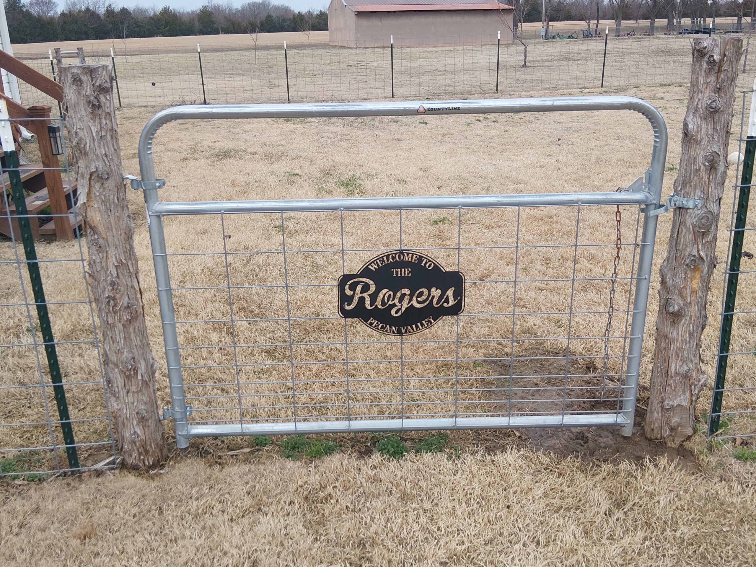 Custom Cedar Post Entry Gates – Reclaimed Wood Craftsmanship